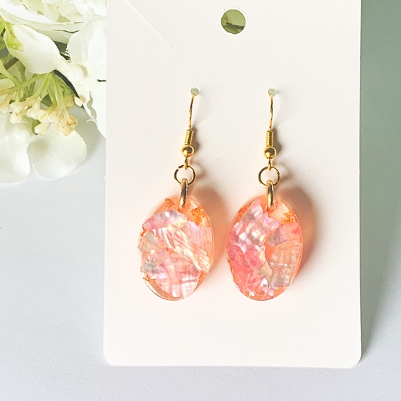 ⭐️2/$25 HANDCRAFTED DANGLE HOOK RESIN EARRINGS - Picture 4 of 4